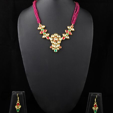 Pearlz Gallery Kundan & Pearls Jewellery Set Designed for fashionable women