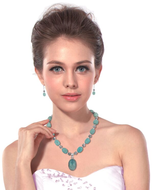 Pearlz Ocean Green Amazonite Necklace Set With Oval Pendant