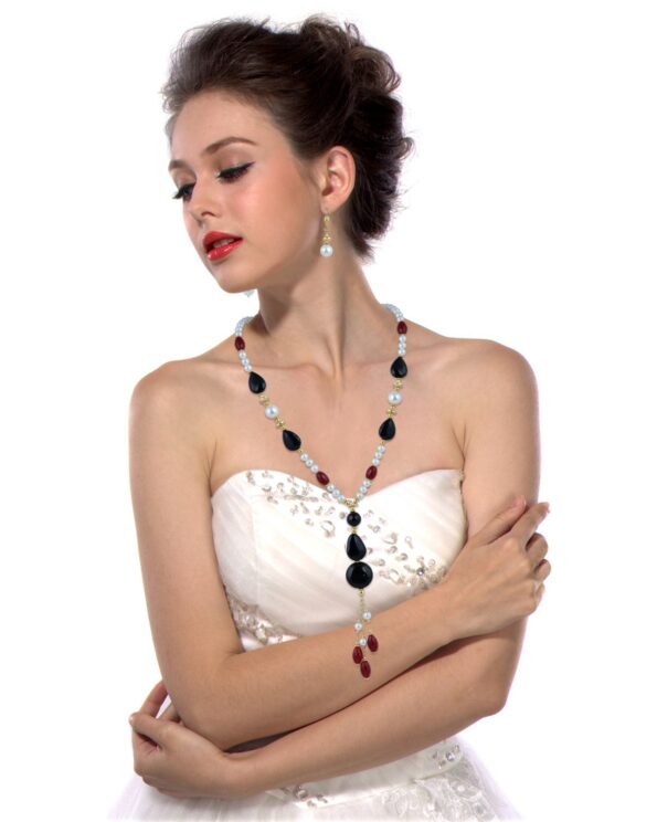 Pearl Necklace Set With Round, Pear, Coin and Drum Shape And Pretty Combo Of White,  Black And Mahroon Stone Made Up Of Black Agate,  Mahroon Jade And Taiwan Shell Pearl.