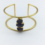 BRASS GOLD PLATED BRACELET WITH AMETHYST ROUGH STONE
